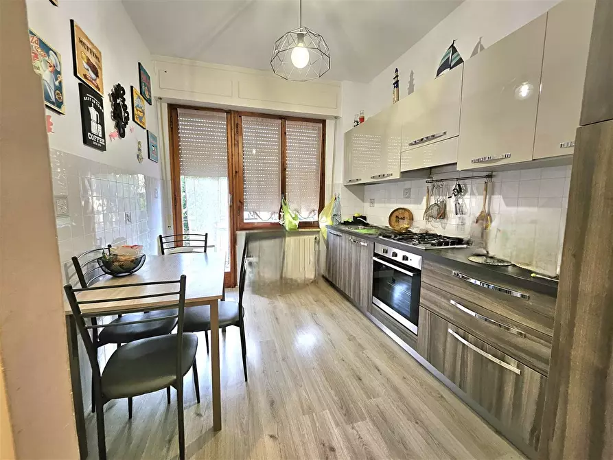 Immagine 6 di Appartamento in vendita  in Via ZINI, 1 a Massa