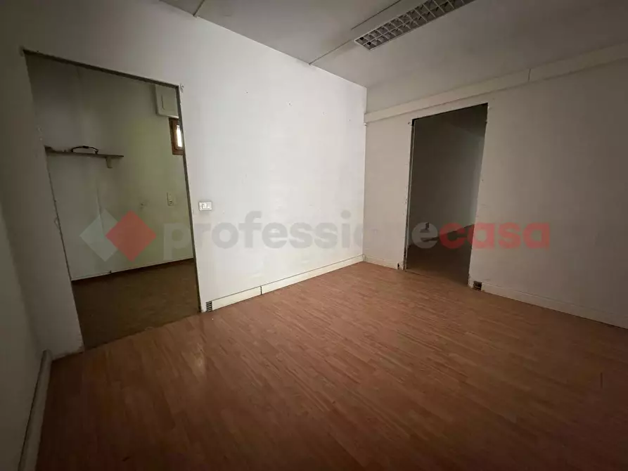 Immagine 2 di Negozio in affitto  in Via MARIO MOROSI, 24/26/28 a Firenze