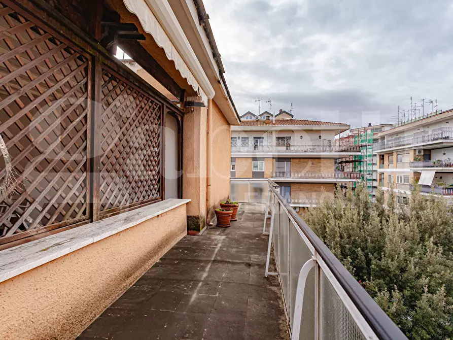 Immagine 43 di Attico in vendita  in Via Napoleone Colajanni a Roma