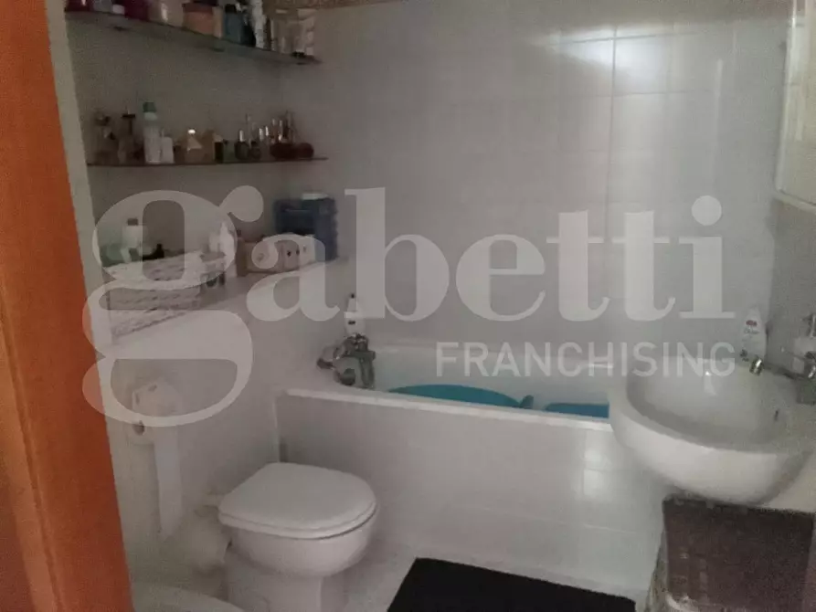 Immagine 7 di Appartamento in vendita  in Piazza G.B.TEDESCO, 8 a Taranto