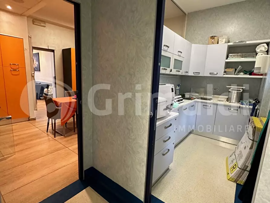 Immagine 39 di Attività commerciale in vendita  in Via Giovanni Pezzotti, 10 a Milano