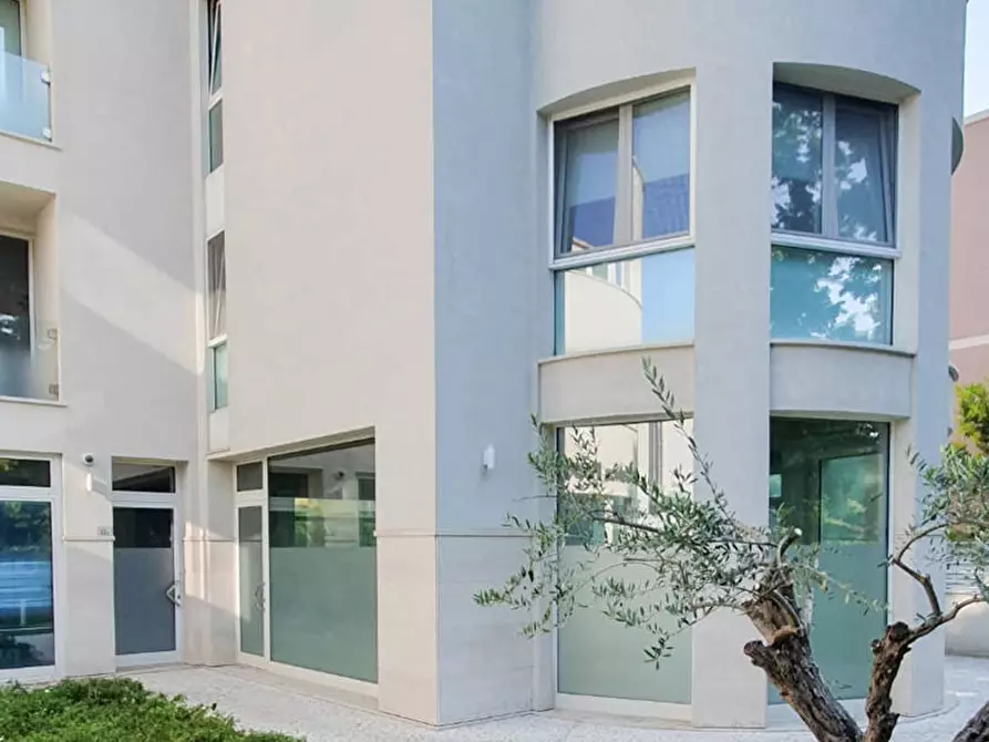 Immagine 8 di Negozio in vendita  in Via Roma, snc a San Giovanni In Marignano