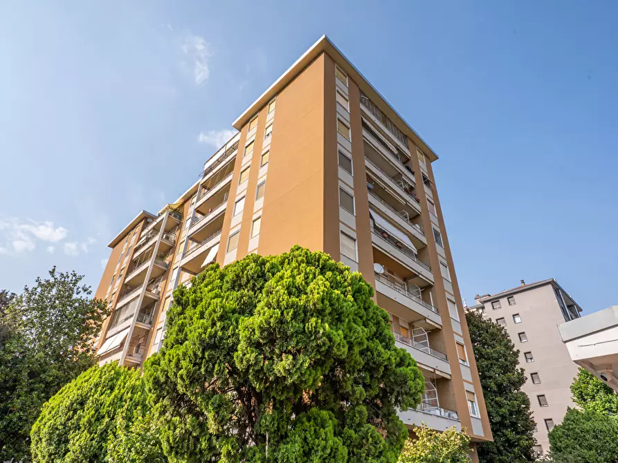 Immagine 29 di Appartamento in vendita  in Via Giambellino a Milano