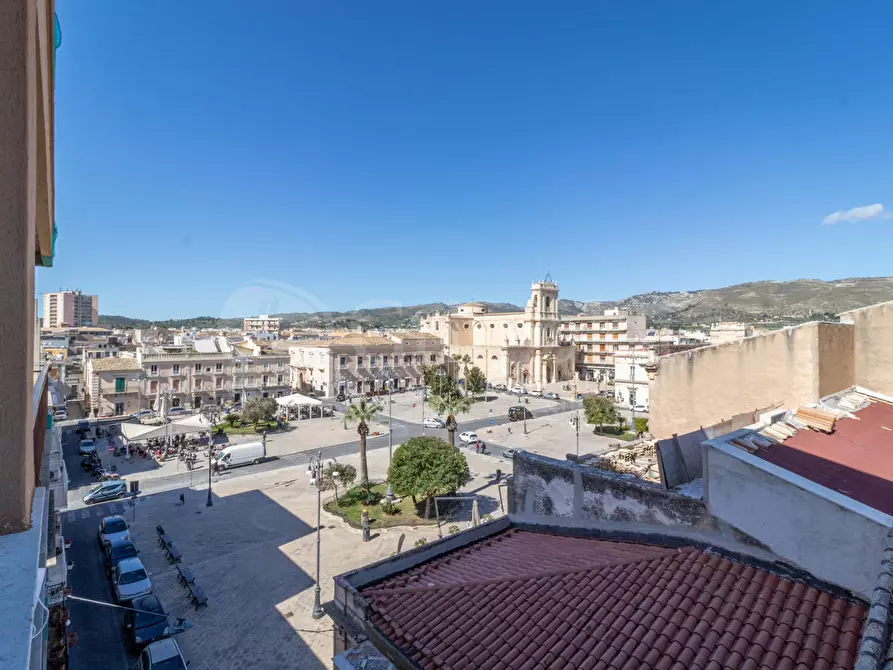 Immagine 1 di Appartamento in vendita  in Piazza Umberto I Vico Dolfi, 0 a Avola
