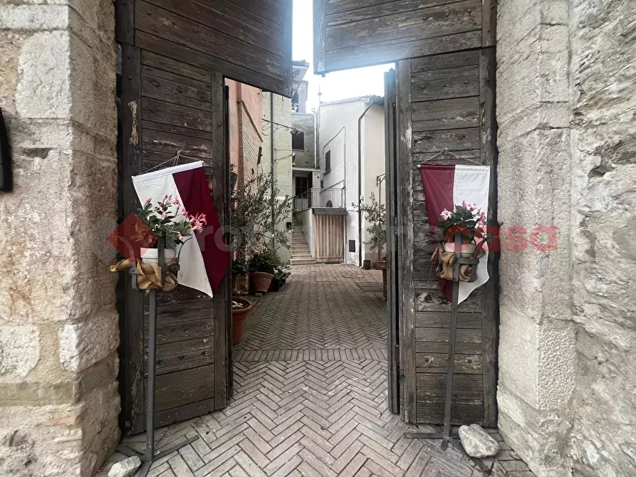Immagine 2 di Appartamento in vendita  in Via Albornoz a Castel Ritaldi