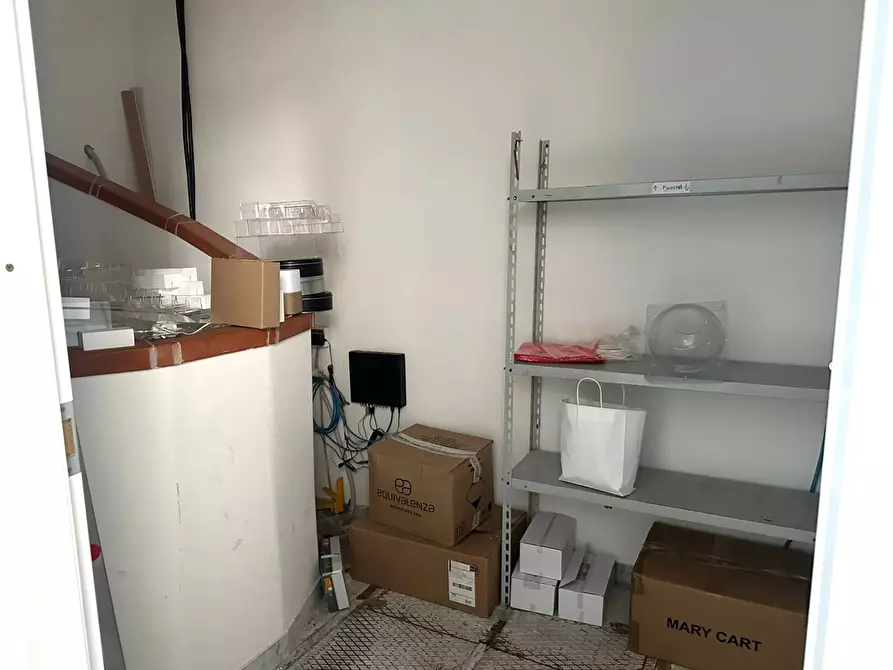 Immagine 10 di Attività commerciale in affitto  in Via Flotad De Lauzieres, 42 a San Giorgio A Cremano