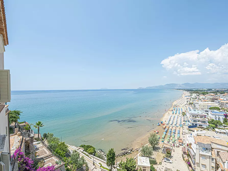 Immagine 1 di Appartamento in vendita  in Via Madonnella, 3 a Sperlonga
