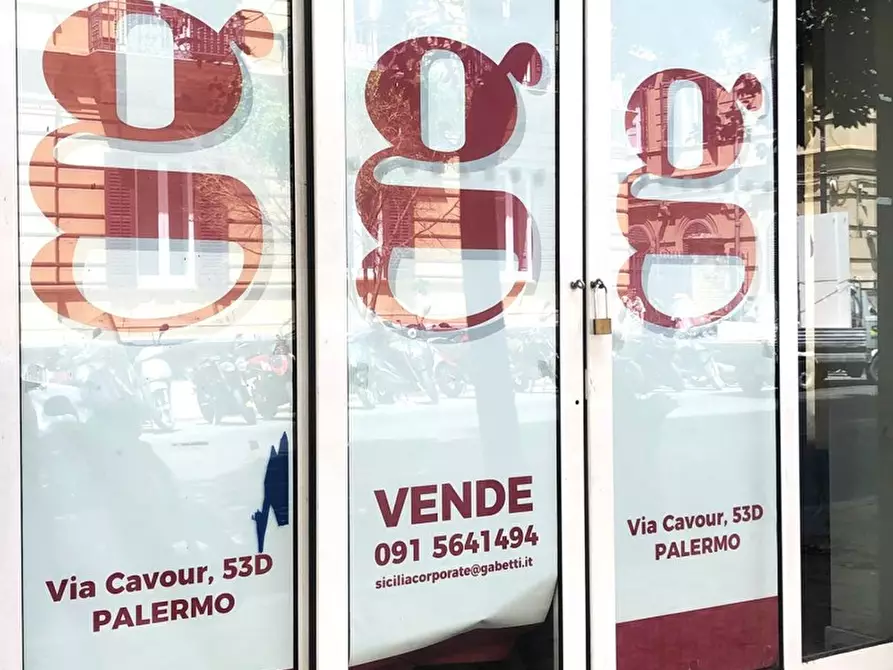 Immagine 12 di Negozio in vendita  in Via Dante, 48 a Palermo