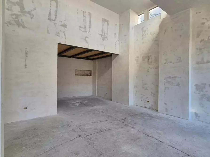 Immagine 8 di Negozio in affitto  in Via Vaglia, 7/9 a Roma