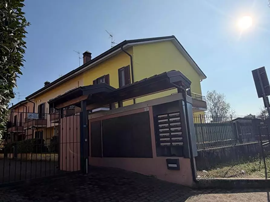 Immagine 3 di Villetta a schiera in vendita  in Via MARTIRI DELLA RESISTENZA, 32 a Casalpusterlengo