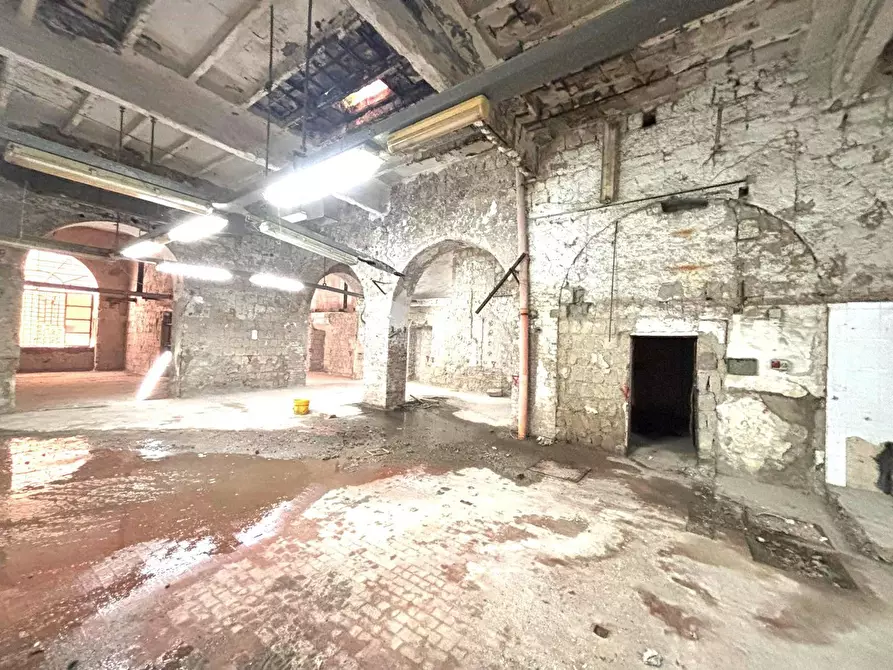 Immagine 4 di Attività commerciale in affitto  in Via sant'arcangelo a baiano, 59 a Napoli