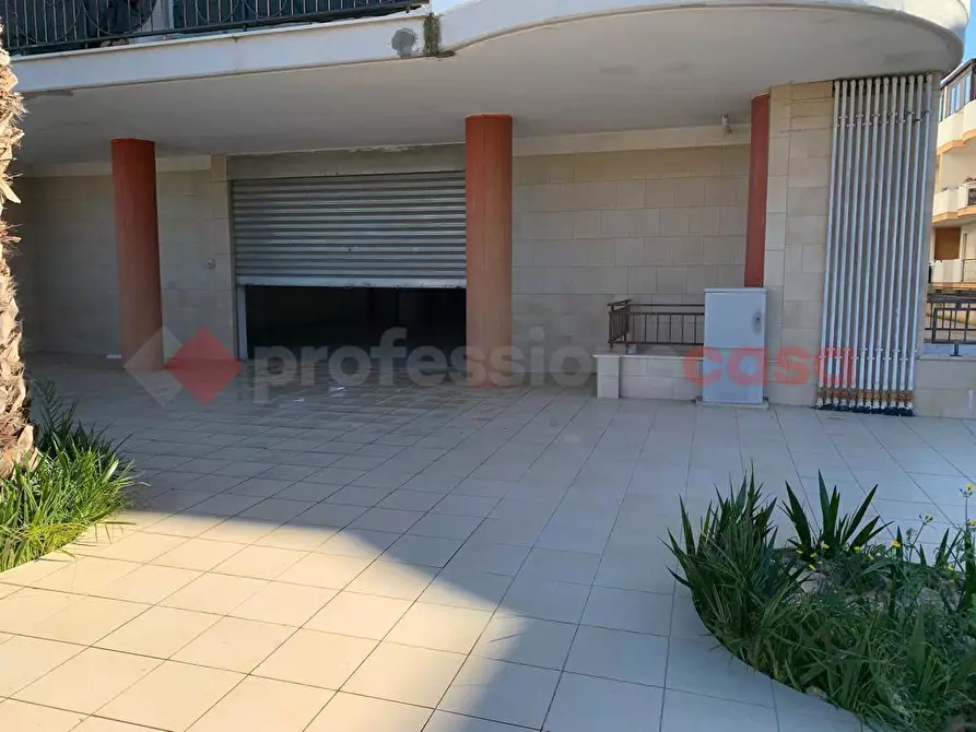 Immagine 3 di Magazzino in vendita  in Via CONVERSANO, . a Turi