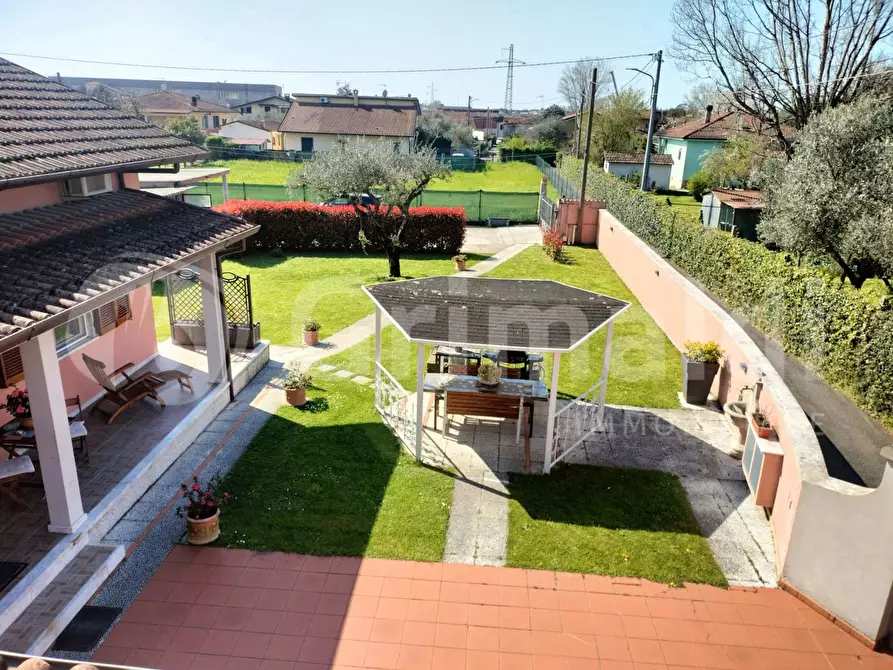 Immagine 1 di Villa in vendita  in Via ALTETA a Massa