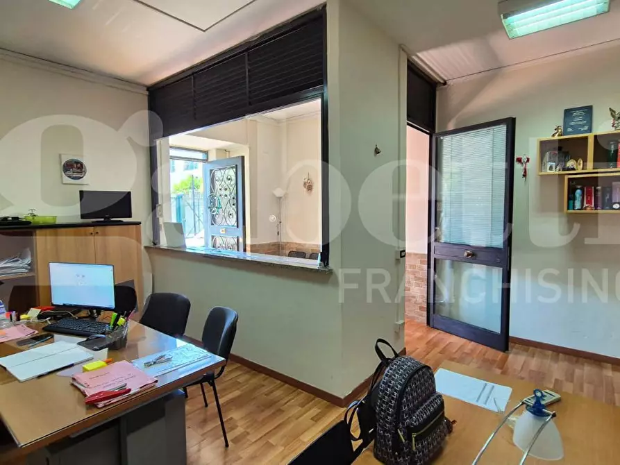 Immagine 11 di Ufficio in vendita  in Via Gambardella, 16 a Torre Annunziata