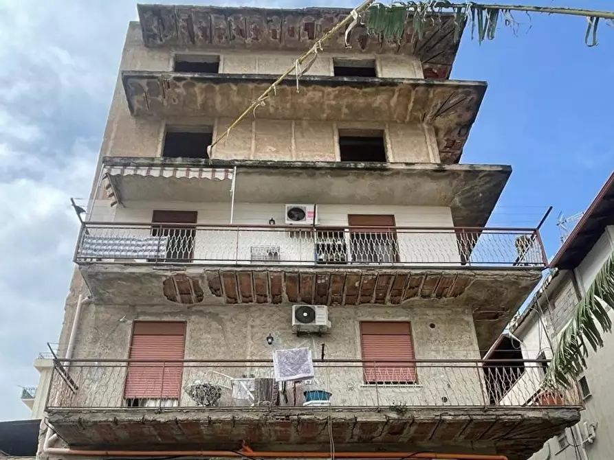 Immagine 2 di Palazzo in vendita  in Via Conte Federico, 178/F a Palermo