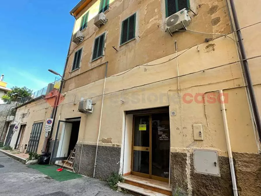 Immagine 1 di Appartamento in vendita  in Piazza FONTANA VECCHIA, 15 a Terracina