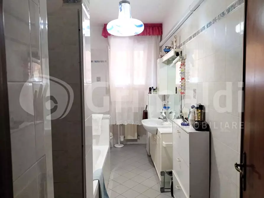 Immagine 5 di Appartamento in vendita  in Via BENEDETTO CROCE, 17 a Massa