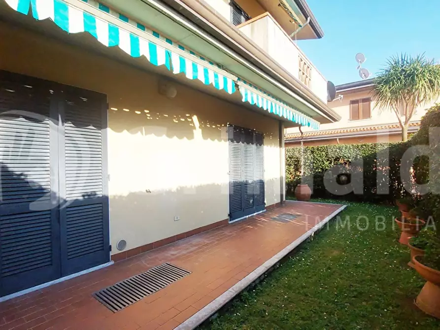 Immagine 1 di Villetta a schiera in vendita  in Via SAN LEONARDO, 1 a Massa