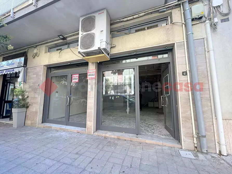 Immagine 3 di Attività commerciale in affitto  in Via CAMICIA, 00 a Monopoli