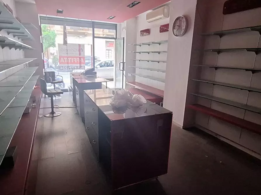 Immagine 8 di Negozio in affitto  in Via Centonze, 69 a Messina