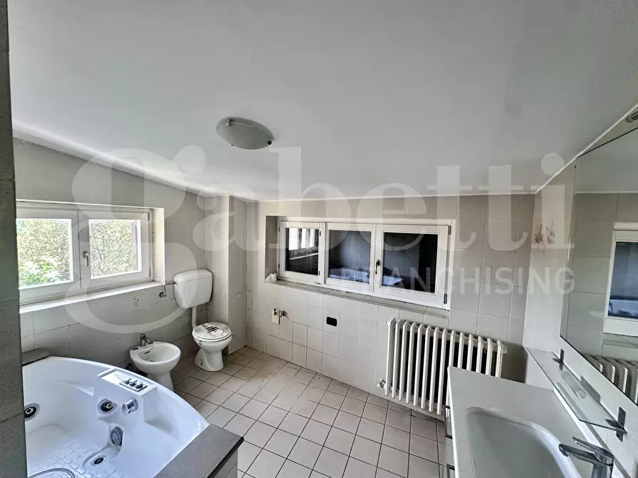 Immagine 23 di Appartamento in vendita  in Via puccini, 1 a Erba