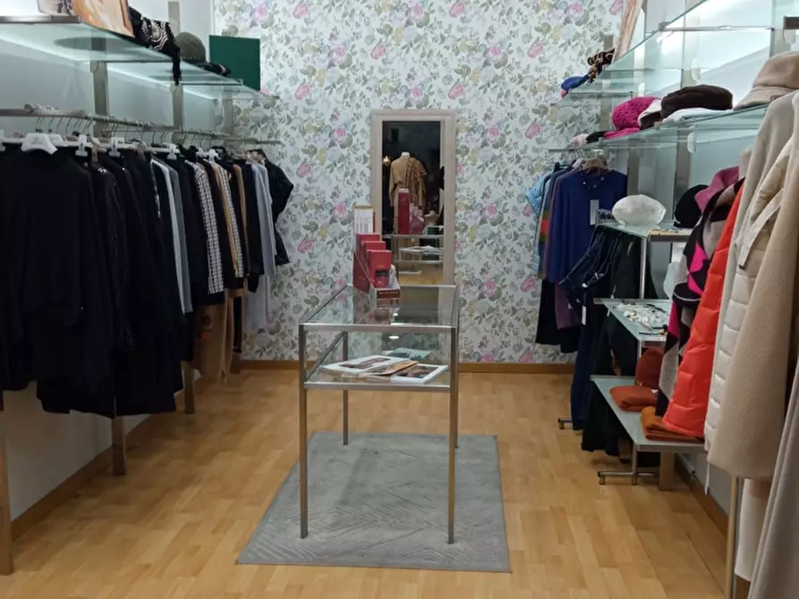 Immagine 2 di Negozio in affitto  in Via Pasquali, 21 a Benevento