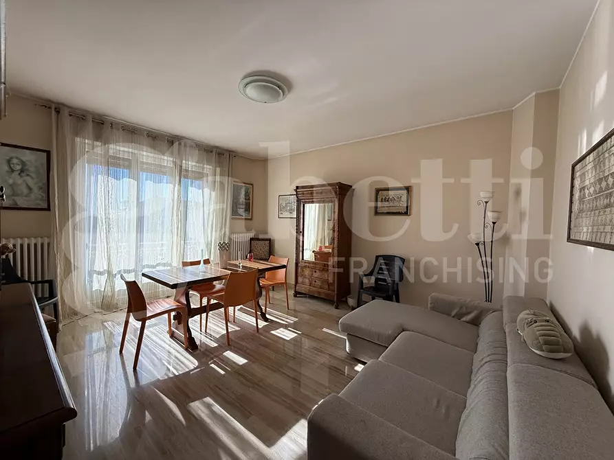 Immagine 3 di Casa bifamiliare in vendita  in Via Como, 1 a Erba
