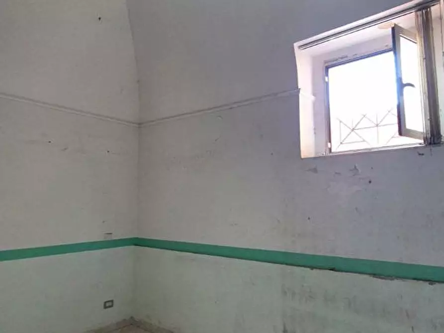 Immagine 21 di Negozio in affitto  in Piazza Ernesto Cesaro, 50 a Torre Annunziata