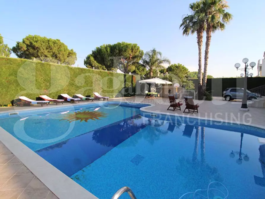 Immagine 3 di Villa in vendita  in Via Martiri di Palermo a Trani