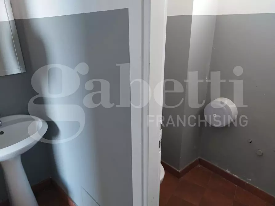 Immagine 11 di Negozio in affitto  in Via Lungomare Giovanni Caboto, 10 a Gaeta