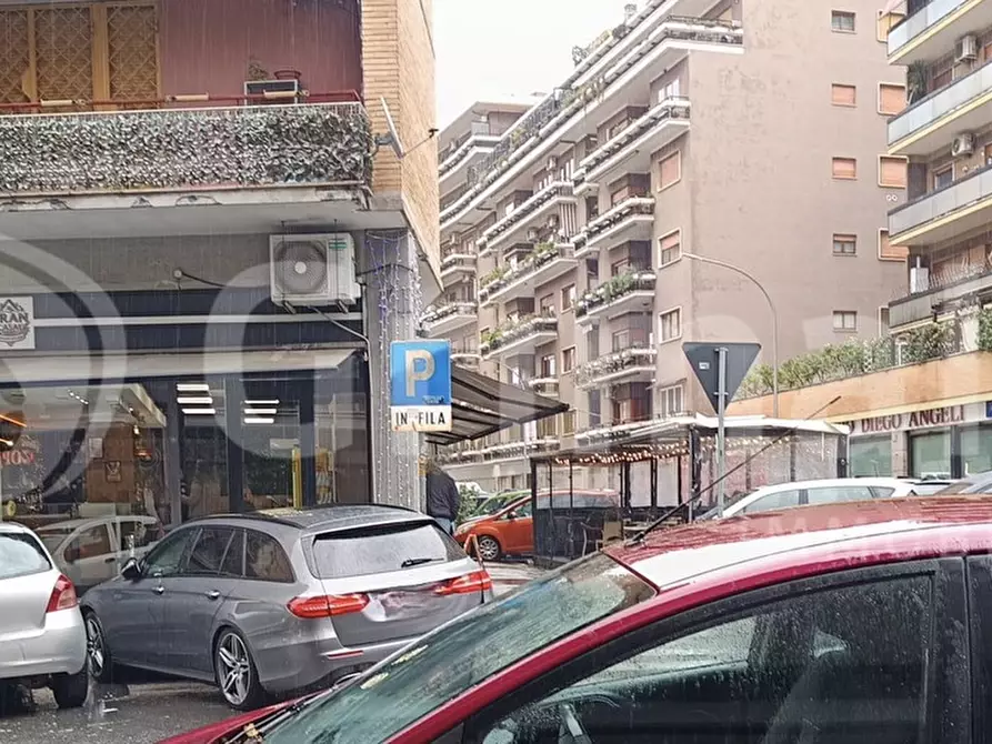 Immagine 11 di Negozio in vendita  in Via Giuseppe Donati a Roma
