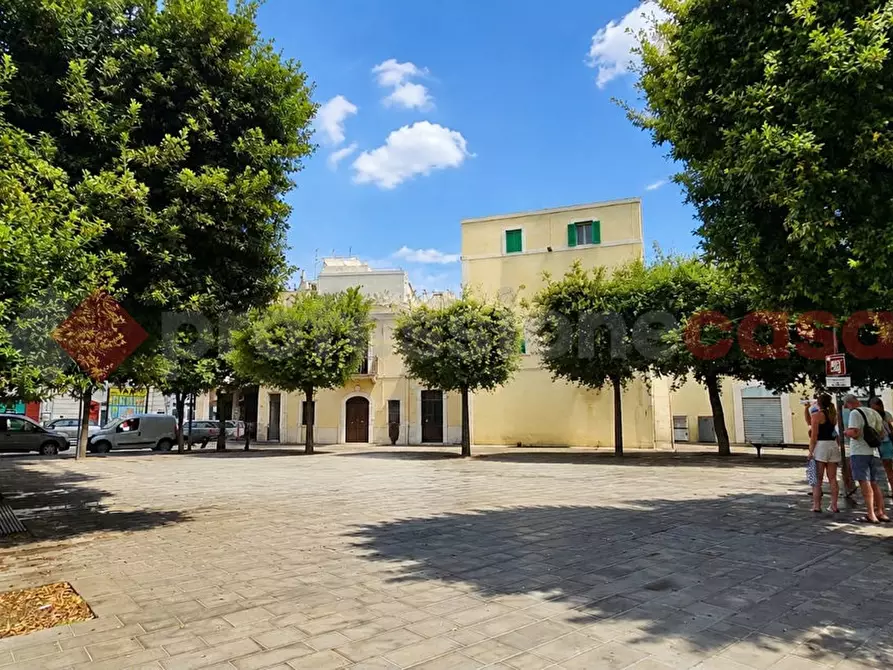 Immagine 2 di Negozio in vendita  in Piazza MANZONI a Monopoli