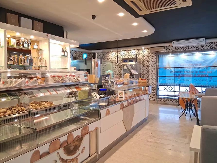 Immagine 5 di Bar / Ristorante in vendita  in Viale Europa, 114 - 116 a Ragusa