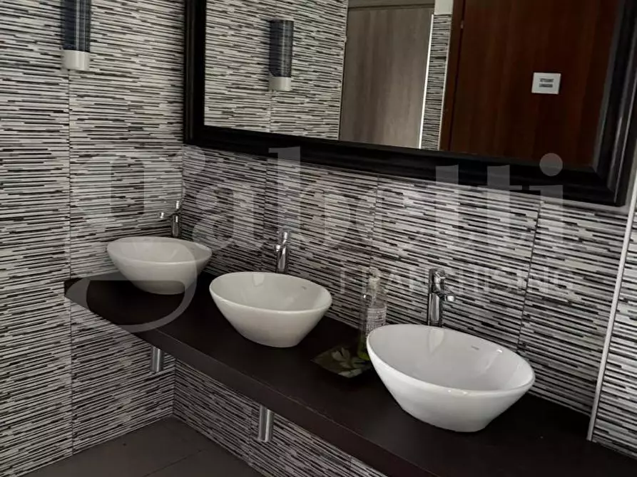 Immagine 12 di Ufficio in vendita  in Via dei salici, 65 a Rieti