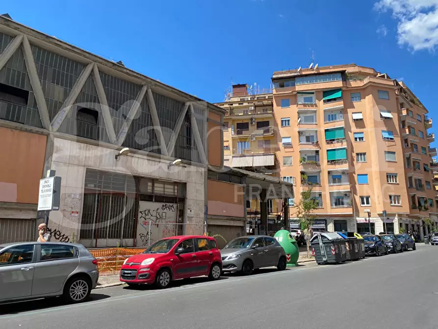 Immagine 4 di Negozio in vendita  in Via Trionfale, 98 a Roma