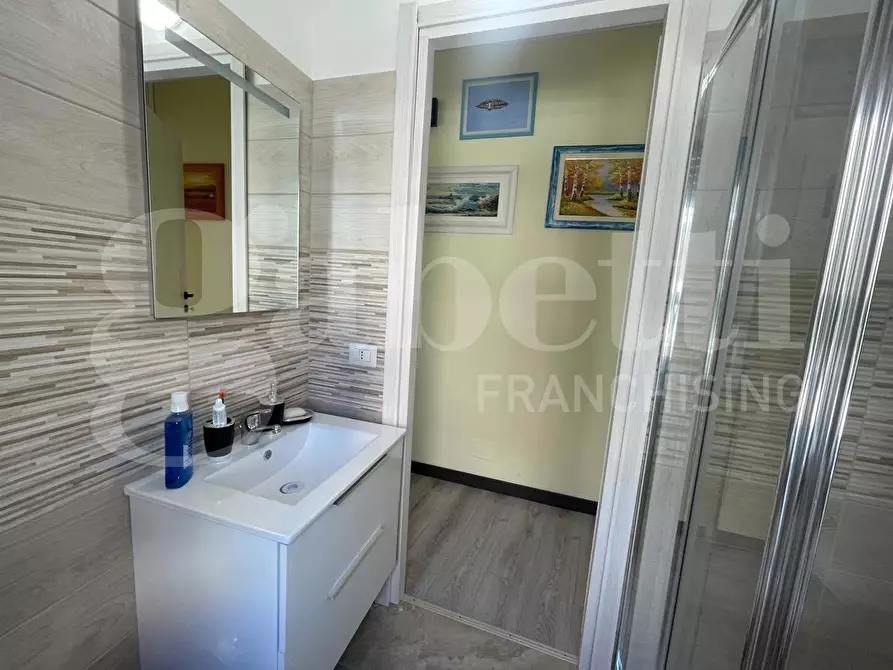 Immagine 14 di Appartamento in vendita  in Traversa Piazza Mare all'Arco, 5 a Gaeta