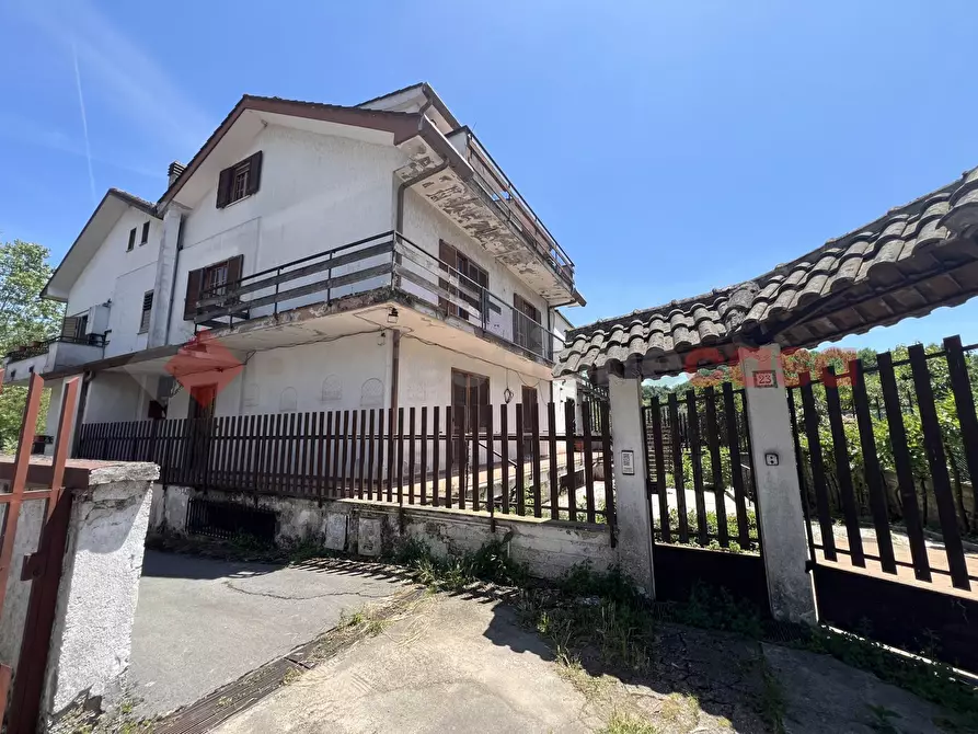 Immagine 11 di Villa in vendita  in Via Villini, 21 a Alatri