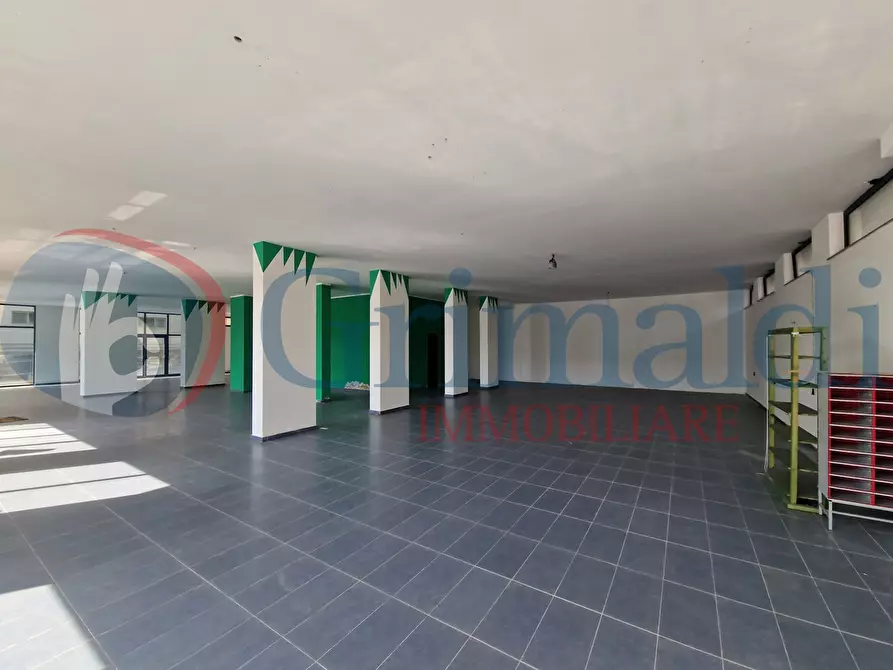 Immagine 12 di Negozio in vendita  in Via Adolfo Celi, 185 a Messina