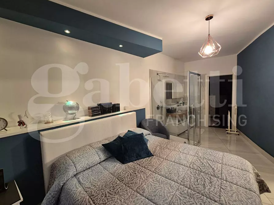 Immagine 31 di Palazzo in vendita  in Via Vesuvio a Torre Annunziata