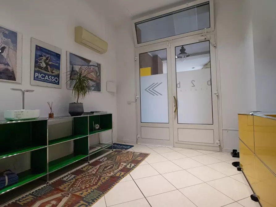 Immagine 3 di Negozio in vendita  in Via della Pietra, 10/A a Bologna