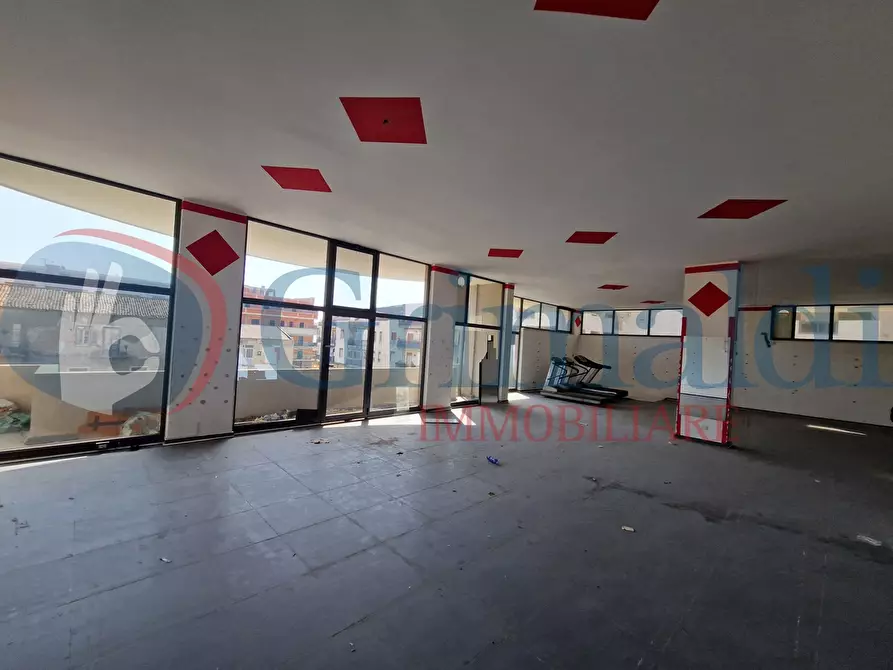 Immagine 9 di Negozio in vendita  in Via Adolfo Celi, 185 a Messina