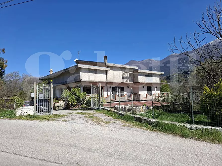 Immagine 1 di Casa indipendente in vendita  in LocalitÃ  Collepiano, 52 a Balsorano