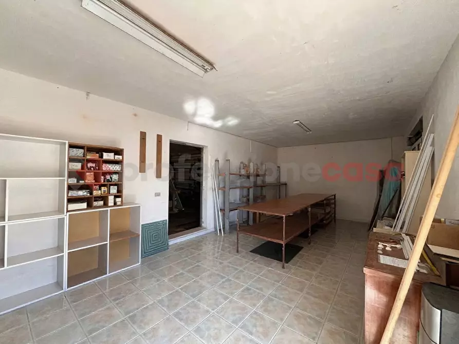 Immagine 10 di Laboratorio in vendita  in Via Pio XII a Poggiardo