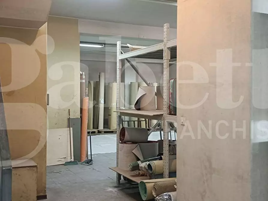 Immagine 18 di Magazzino in vendita  in Via Giacomo Leopardi, 21 a Gravina Di Catania