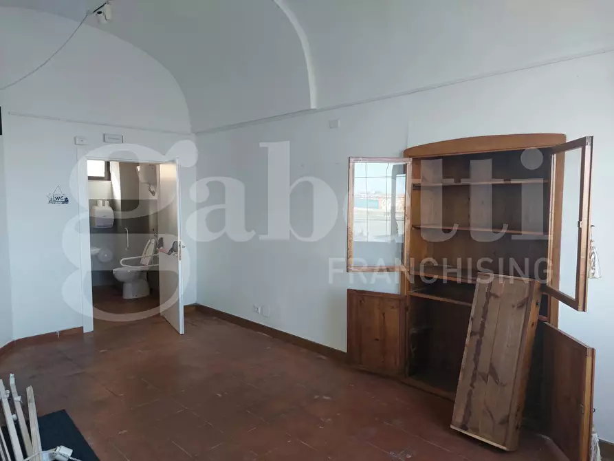 Immagine 6 di Negozio in affitto  in Via Lungomare Giovanni Caboto, 10 a Gaeta