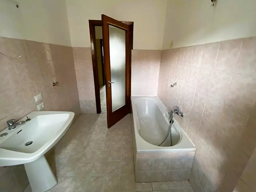 Immagine 14 di Appartamento in vendita  in Via giacomo leopardi, 17 a Legnano