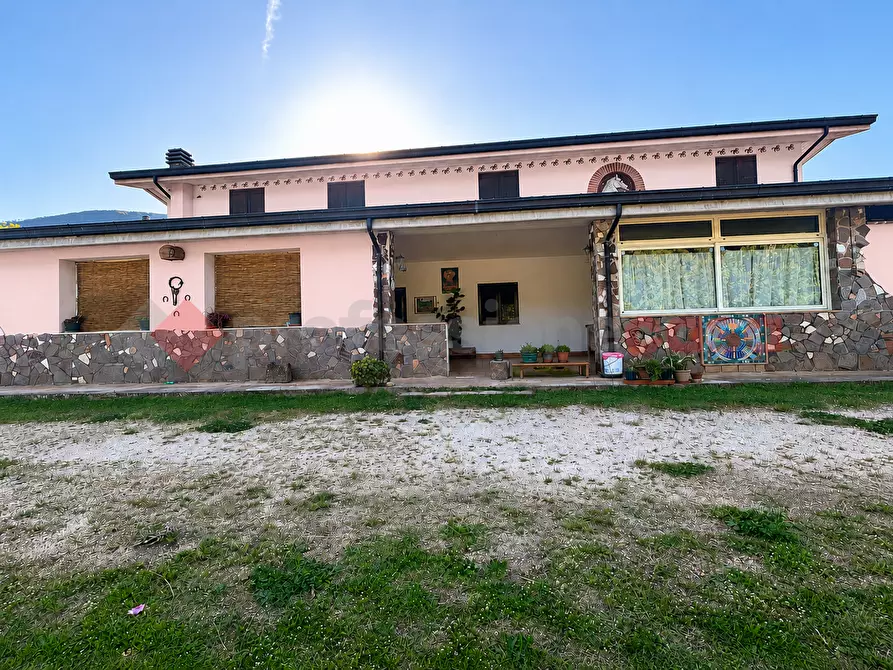 Immagine 2 di Villa in vendita  in Contrada Muggito, snc a Montelanico