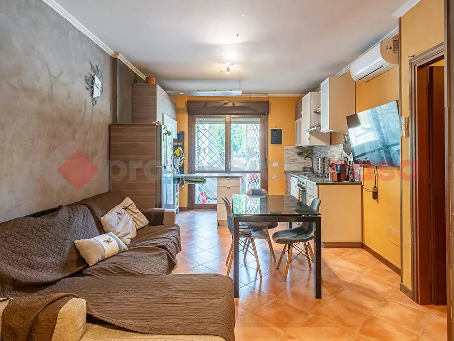Immagine 4 di Appartamento in vendita  in Via Rodolfo Verduzio a Roma
