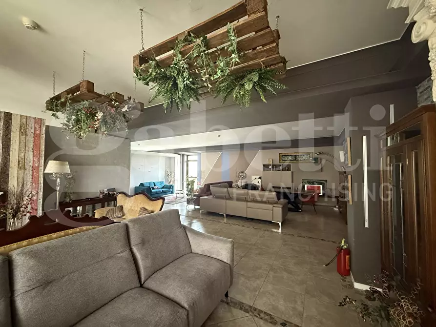 Immagine 2 di Ufficio in affitto  in Via LUCREZIA DELLA VALLE, 102/1 a Catanzaro