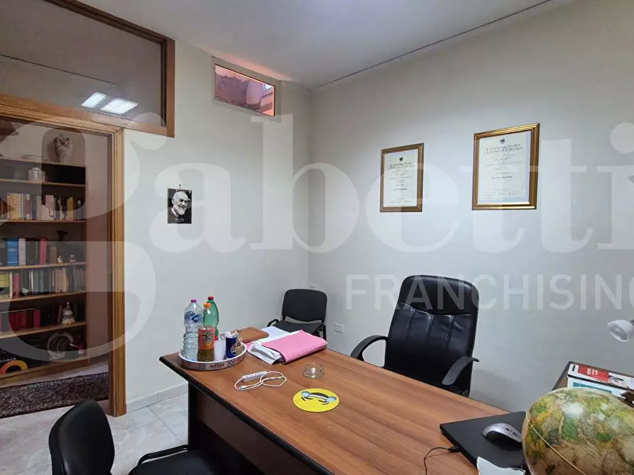 Immagine 18 di Ufficio in vendita  in Via Gambardella, 16 a Torre Annunziata